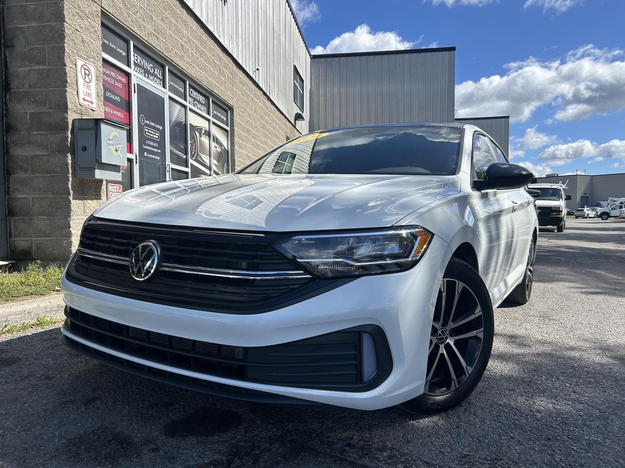 2024 Volkswagen Jetta Comfortline - ONLY 56K, APPLE CARPLAY, NAV & MORE! Photo