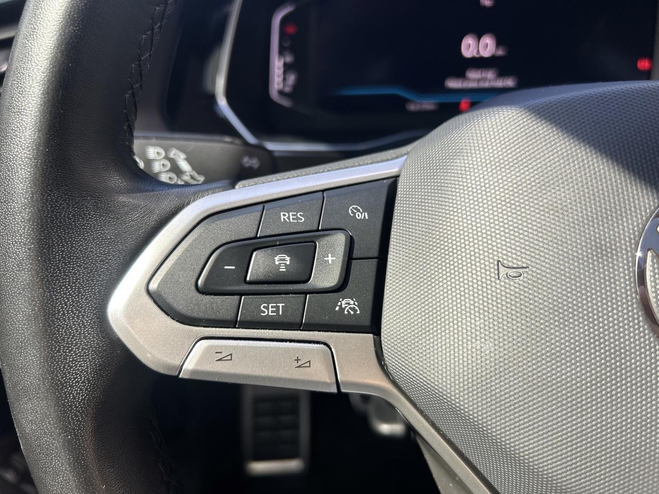 2024 Volkswagen Jetta Comfortline - ONLY 56K, APPLE CARPLAY, NAV & MORE! Photo