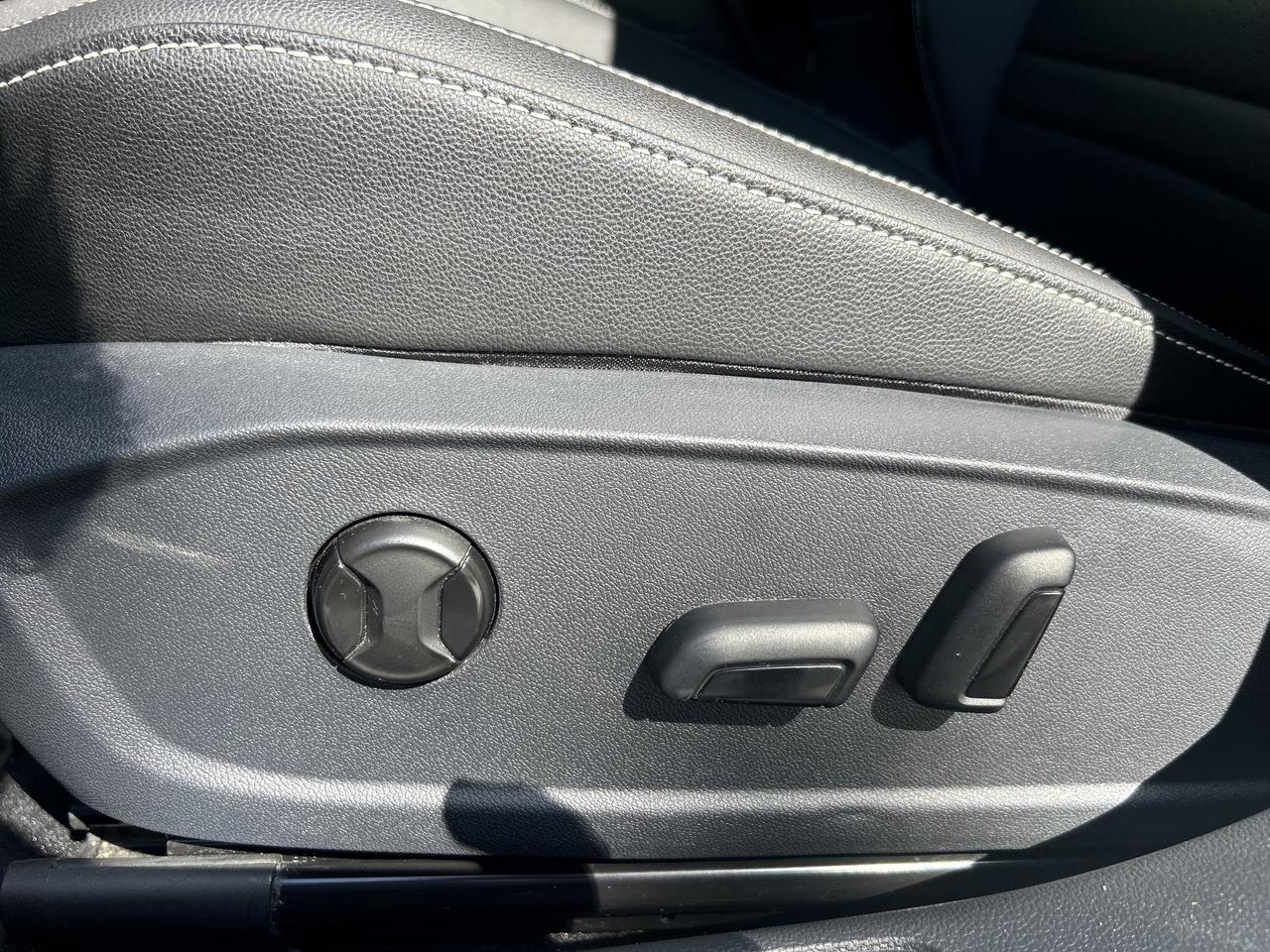 2024 Volkswagen Jetta Comfortline - ONLY 56K, APPLE CARPLAY, NAV & MORE! - Photo #17