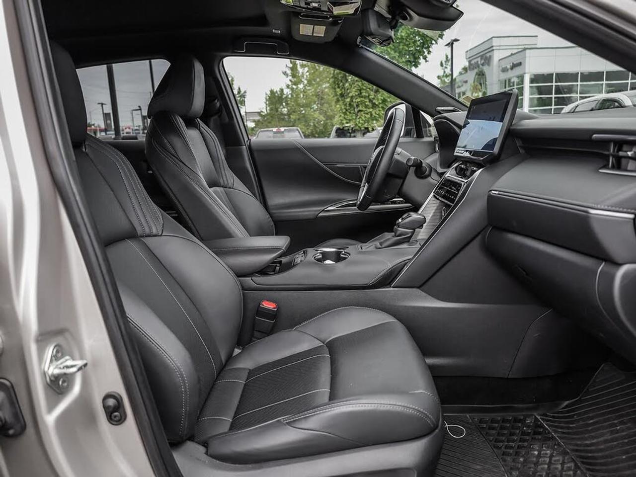 2024 Toyota Venza XLE AWD/ HYBRID/ LOW KM Photo
