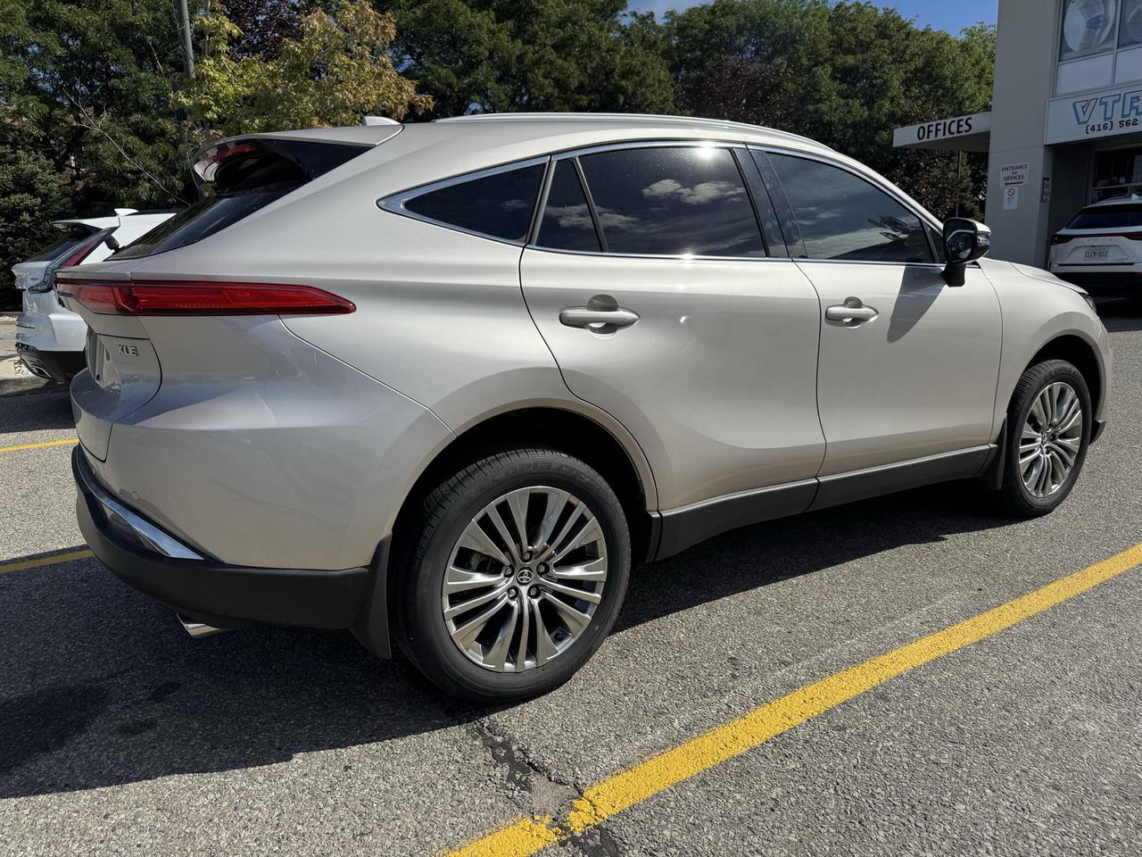 2024 Toyota Venza XLE AWD/ HYBRID/ LOW KM - Photo #5
