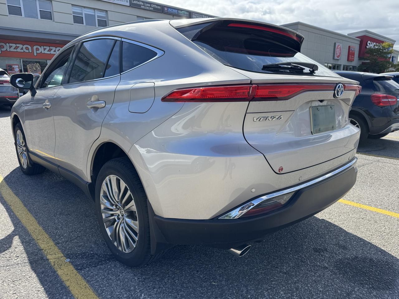 2024 Toyota Venza XLE AWD/ HYBRID/ LOW KM - Photo #3