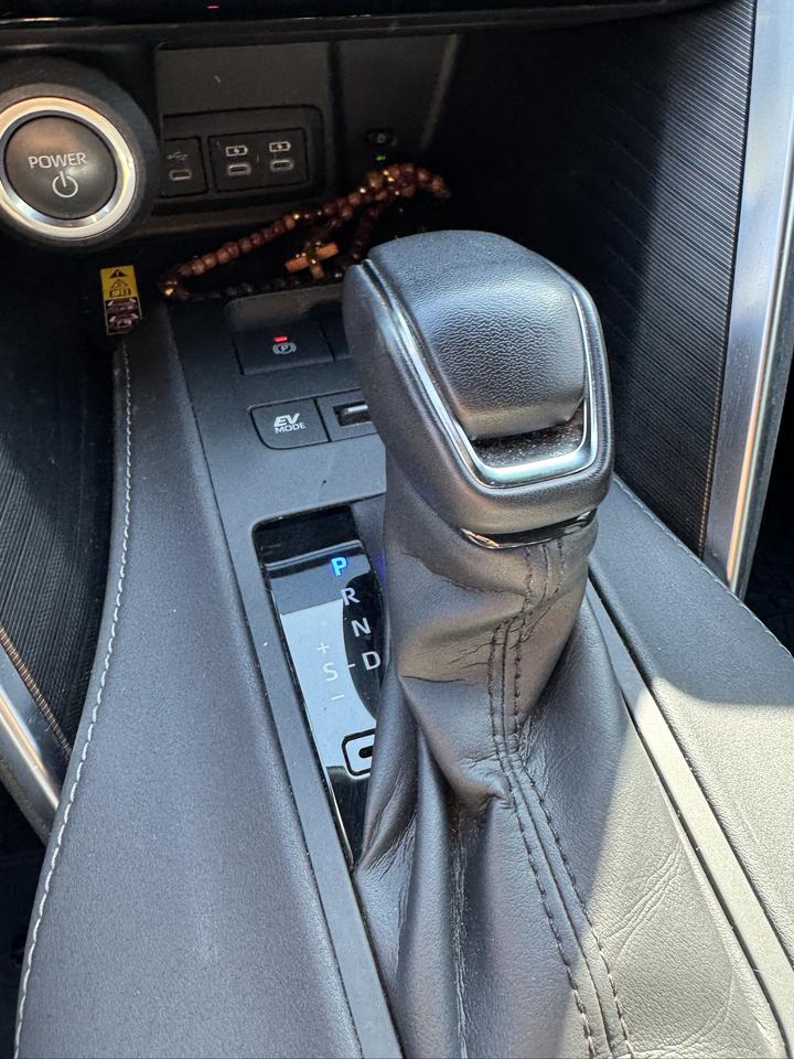 2024 Toyota Venza XLE AWD/ HYBRID/ LOW KM Photo