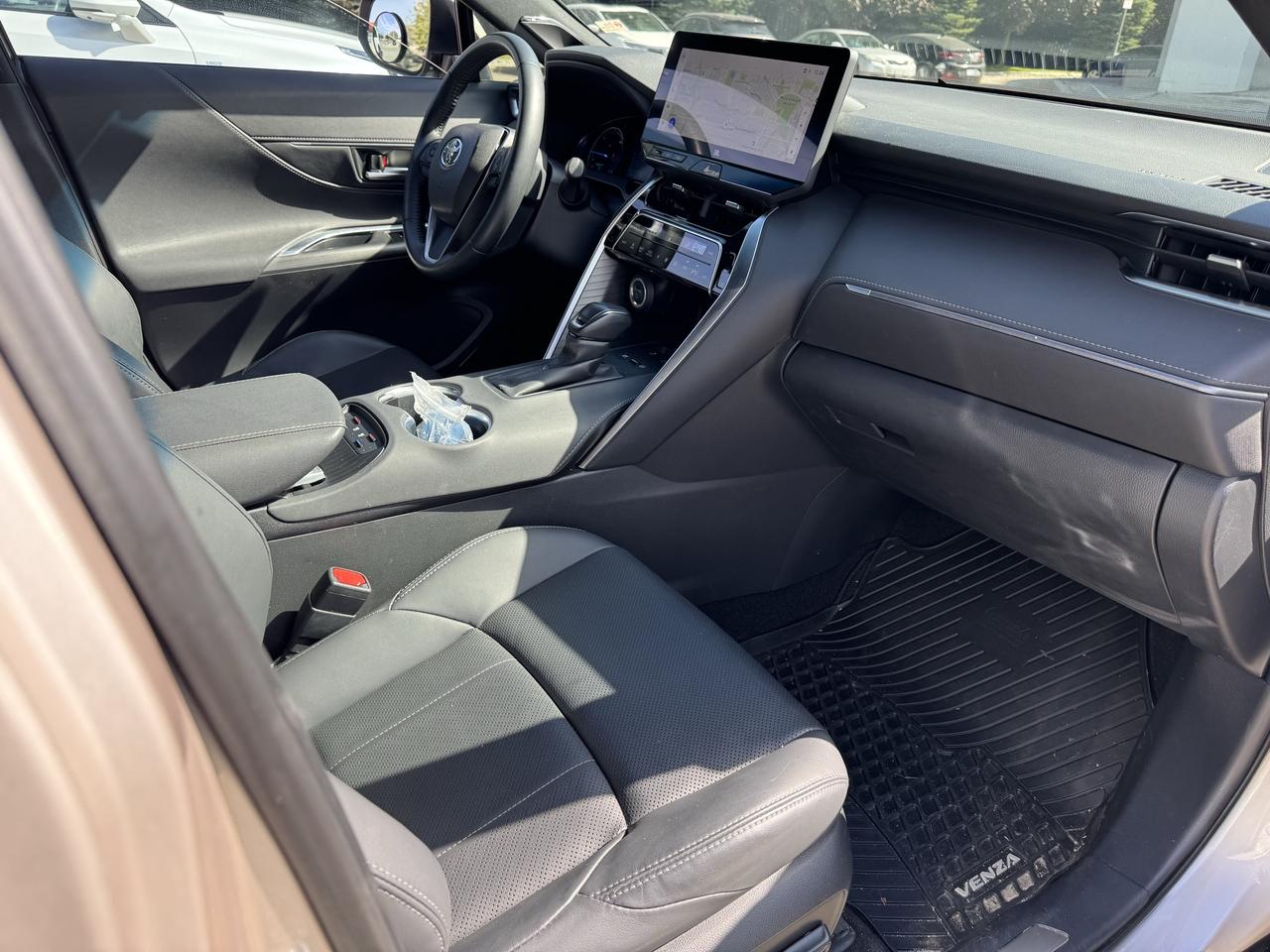 2024 Toyota Venza XLE AWD/ HYBRID/ LOW KM - Photo #17