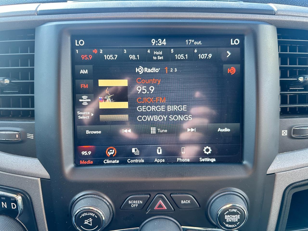 2021 RAM 1500 Classic Express4x4 Cloth Bluetooth BackupCam XM AC CarPlay Photo