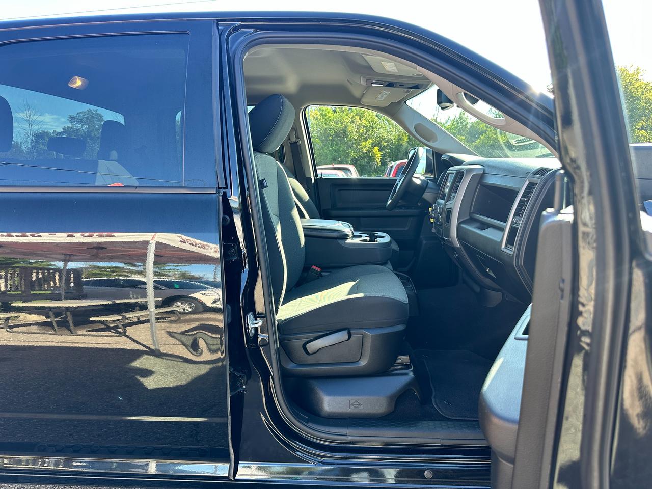 2021 RAM 1500 Classic Express4x4 Cloth Bluetooth BackupCam XM AC CarPlay Photo