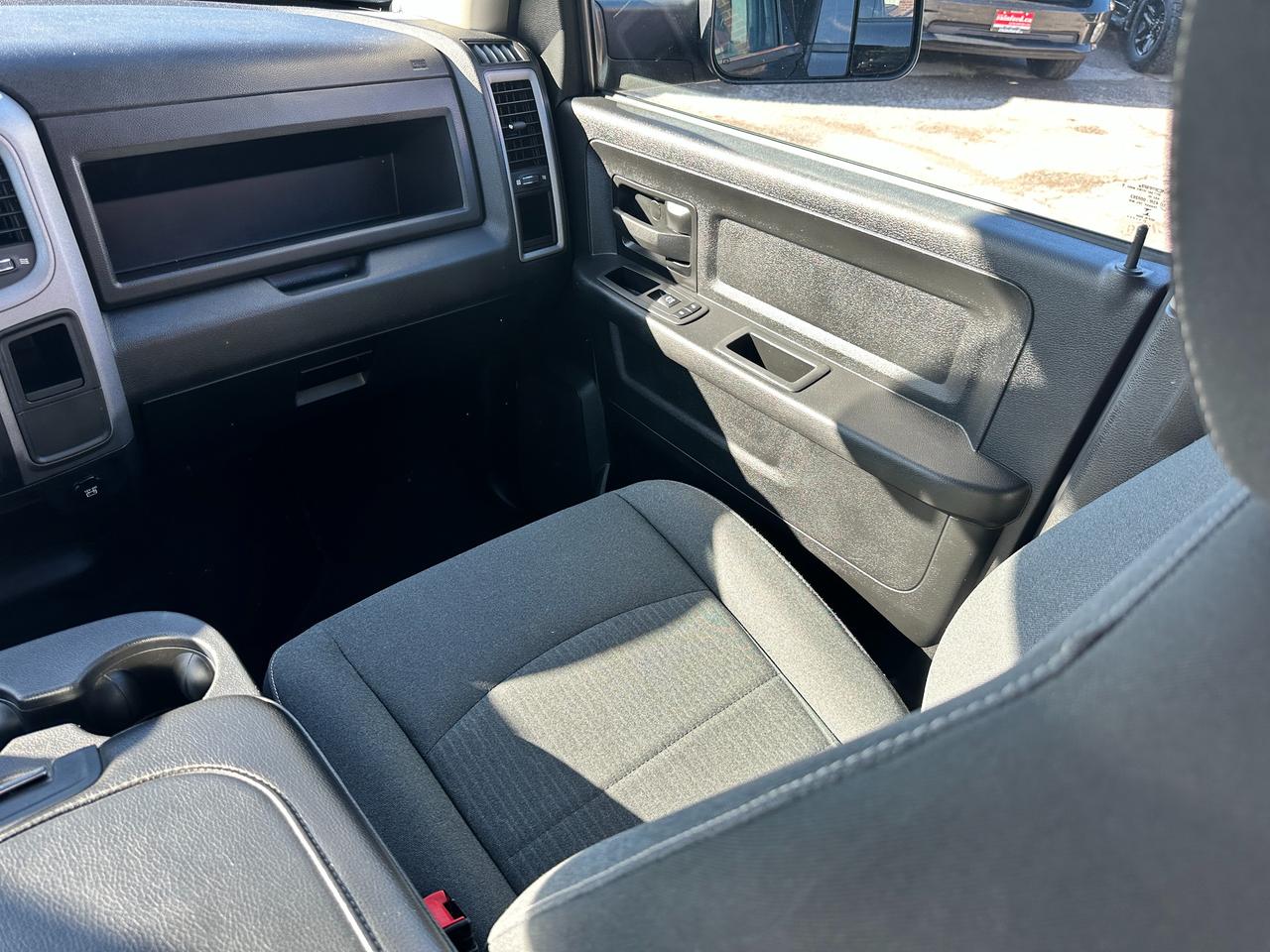 2021 RAM 1500 Classic Express4x4 Cloth Bluetooth BackupCam XM AC CarPlay Photo