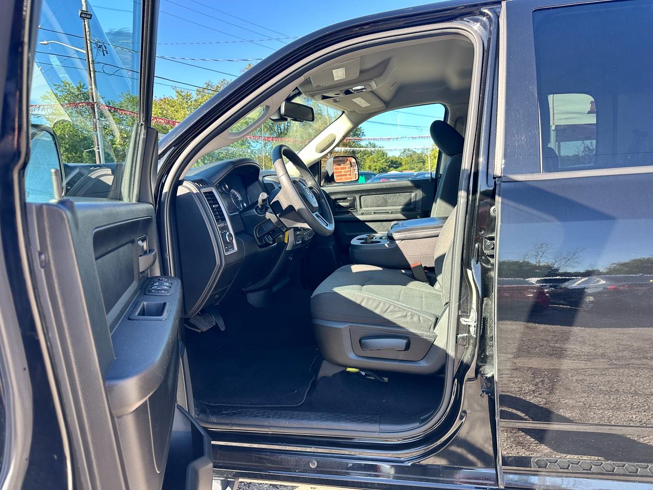 2021 RAM 1500 Classic Express4x4 Cloth Bluetooth BackupCam XM AC CarPlay Photo