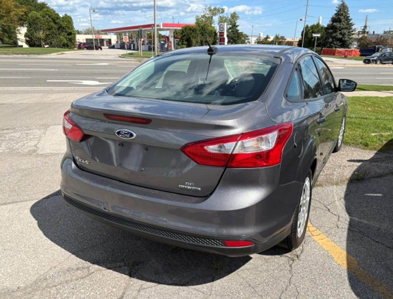 2012 Ford Focus SE Photo3