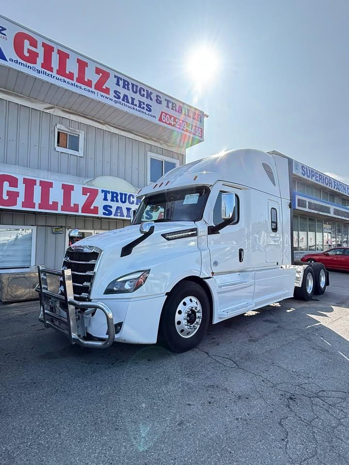 2022 Freightliner CASCADIA  - Photo #1