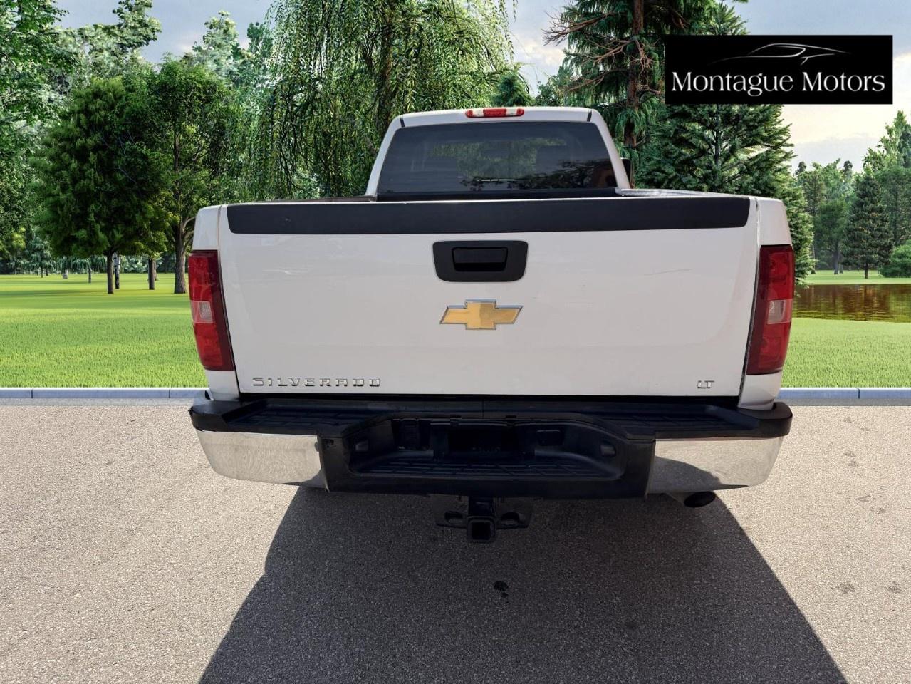 2011 Chevrolet Silverado 2500 HD 4WD Crew Cab Long Box LT Photo4