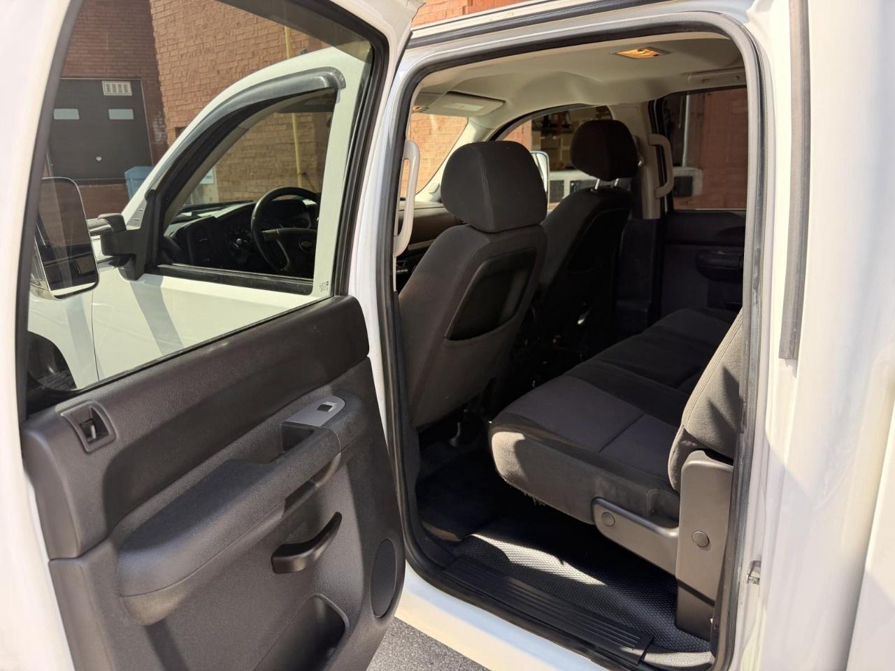 2011 Chevrolet Silverado 2500 HD 4WD Crew Cab Long Box LT Photo