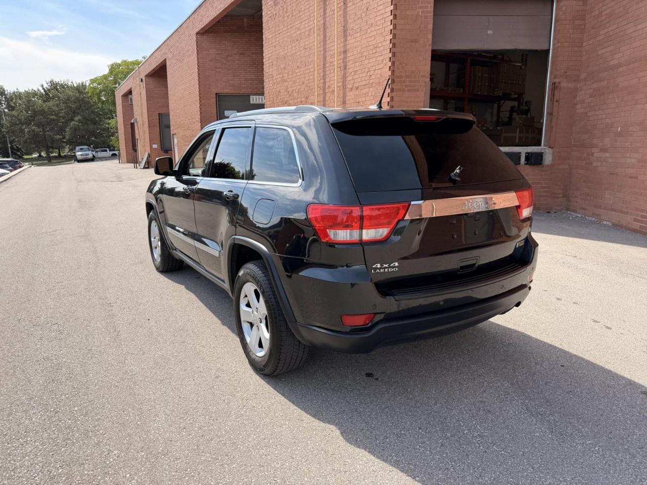 2013 Jeep Grand Cherokee 4WD 4Dr Laredo Photo