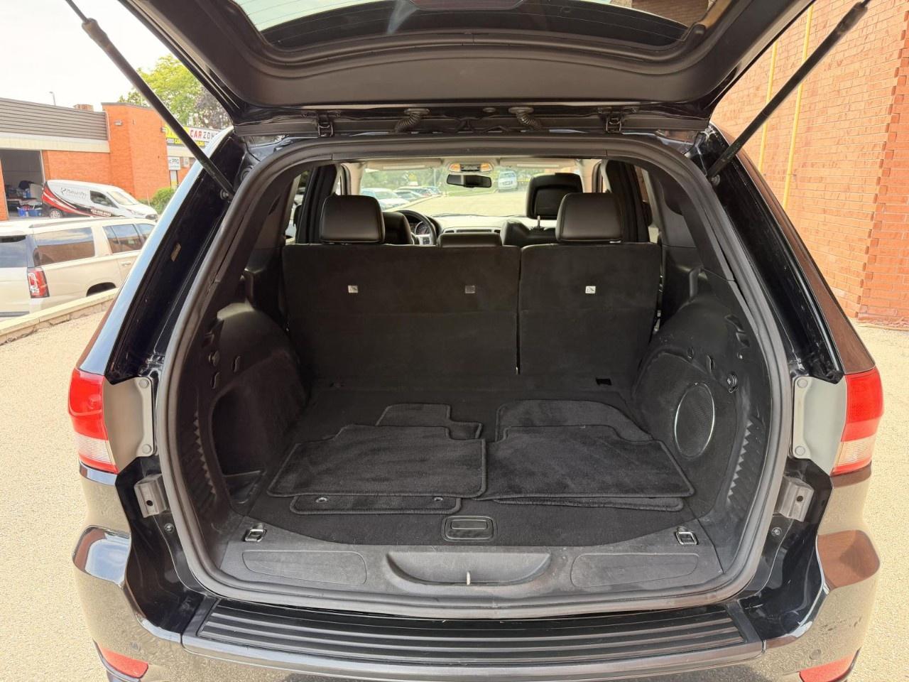 2013 Jeep Grand Cherokee 4WD 4Dr Laredo Photo
