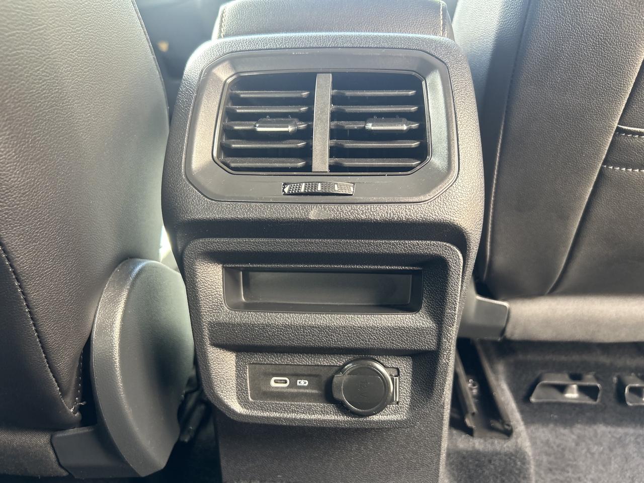 2022 Volkswagen Tiguan Comfortline - LOW KM'S, AWD, HEATED LEATHER SEATS! Photo