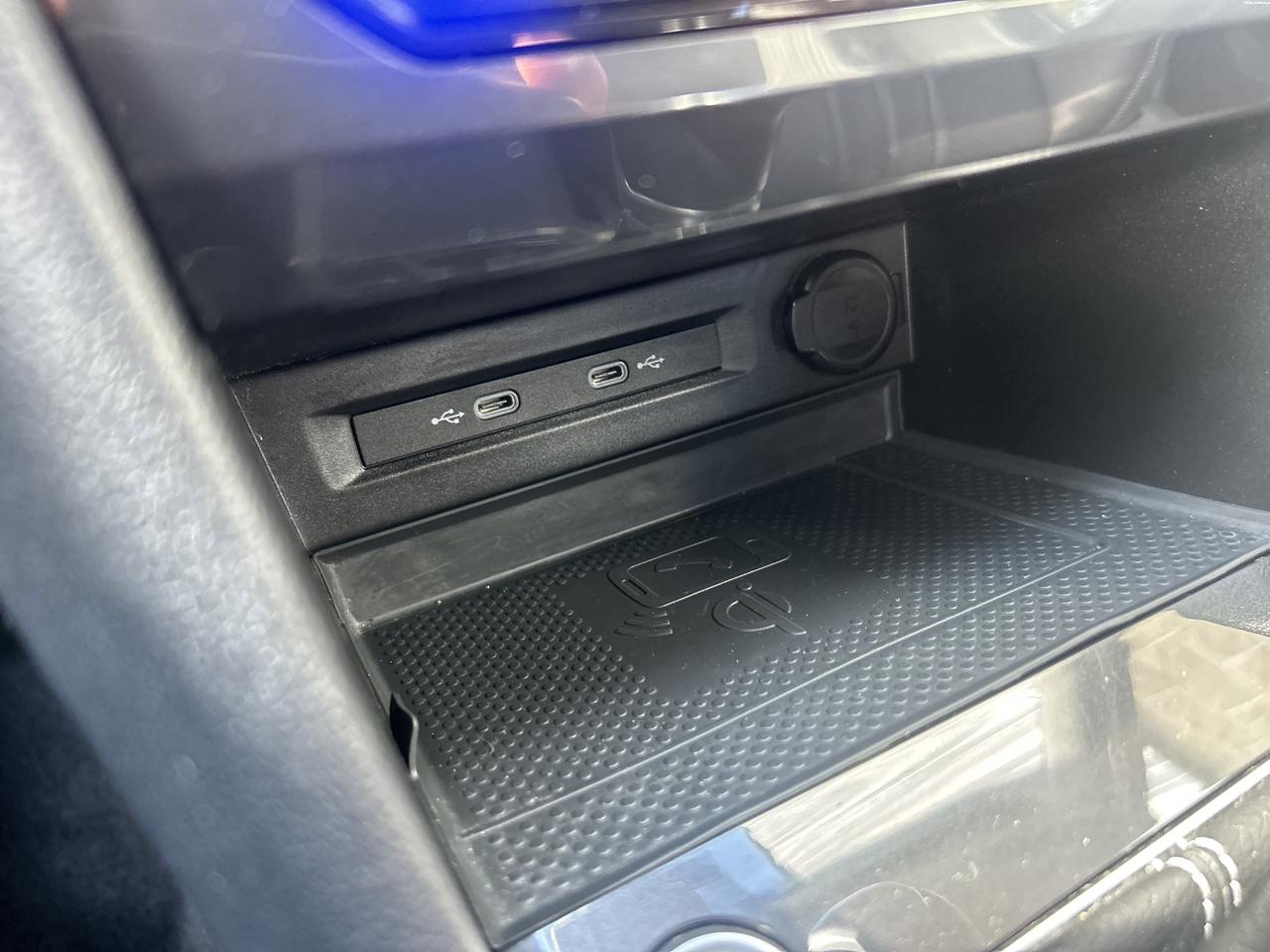 2022 Volkswagen Tiguan Comfortline - LOW KM'S, AWD, HEATED LEATHER SEATS! Photo