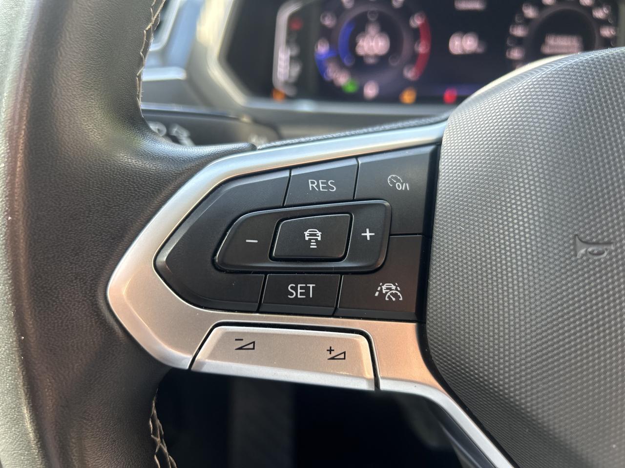 2022 Volkswagen Tiguan Comfortline - LOW KM'S, AWD, HEATED LEATHER SEATS! - Photo #23