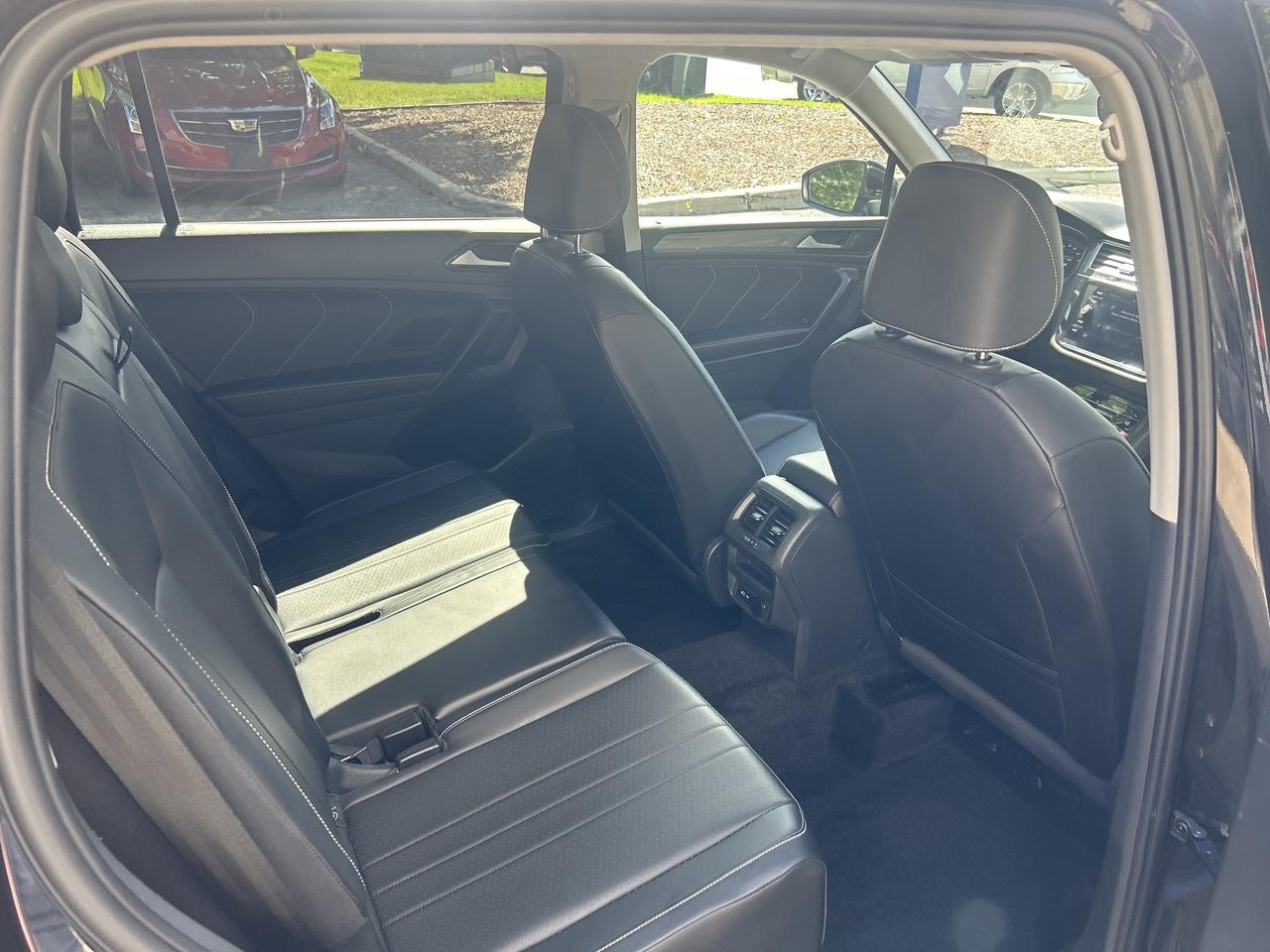 2022 Volkswagen Tiguan Comfortline - LOW KM'S, AWD, HEATED LEATHER SEATS! - Photo #35