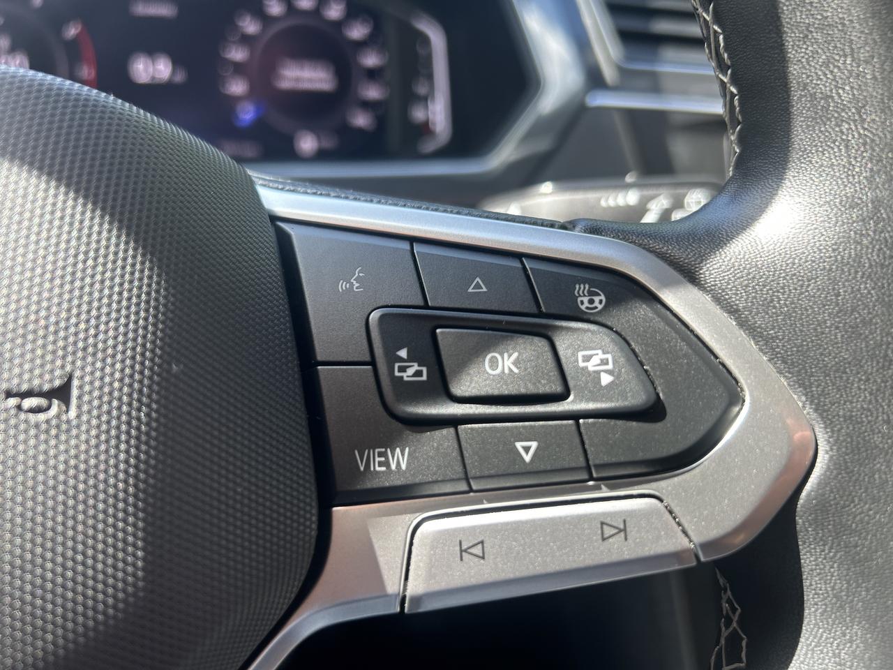 2022 Volkswagen Tiguan Comfortline - LOW KM'S, AWD, HEATED LEATHER SEATS! - Photo #24