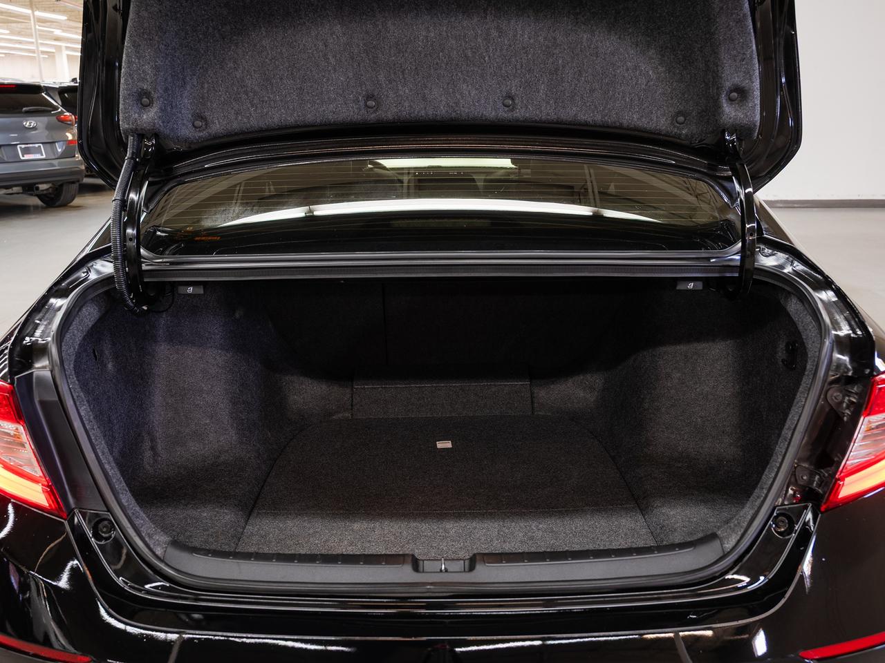 2021 Honda Accord SPORT | Sunroof | Leather | BSM | CarPlay