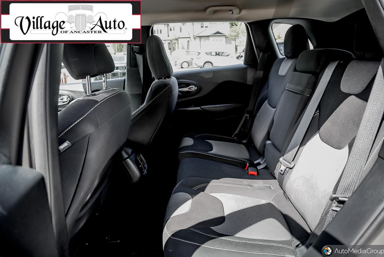 2016 Jeep Cherokee FWD 4DR SPORT Photo