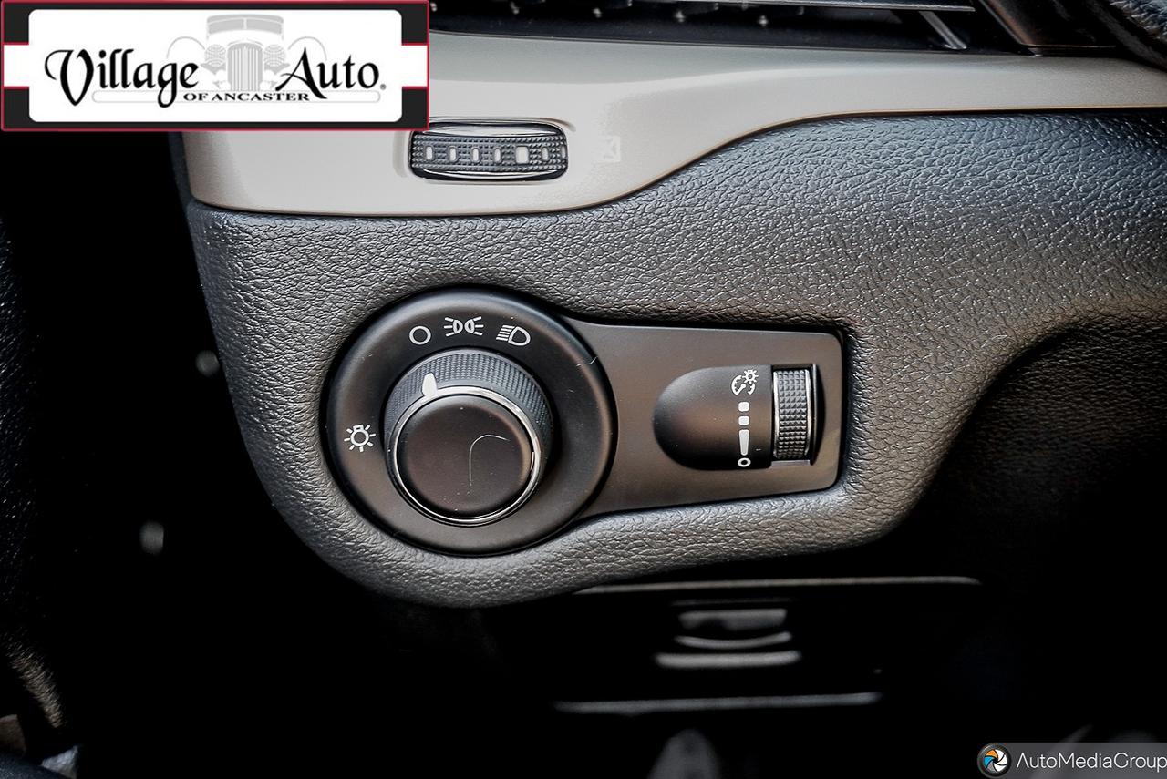 2016 Jeep Cherokee FWD 4DR SPORT Photo