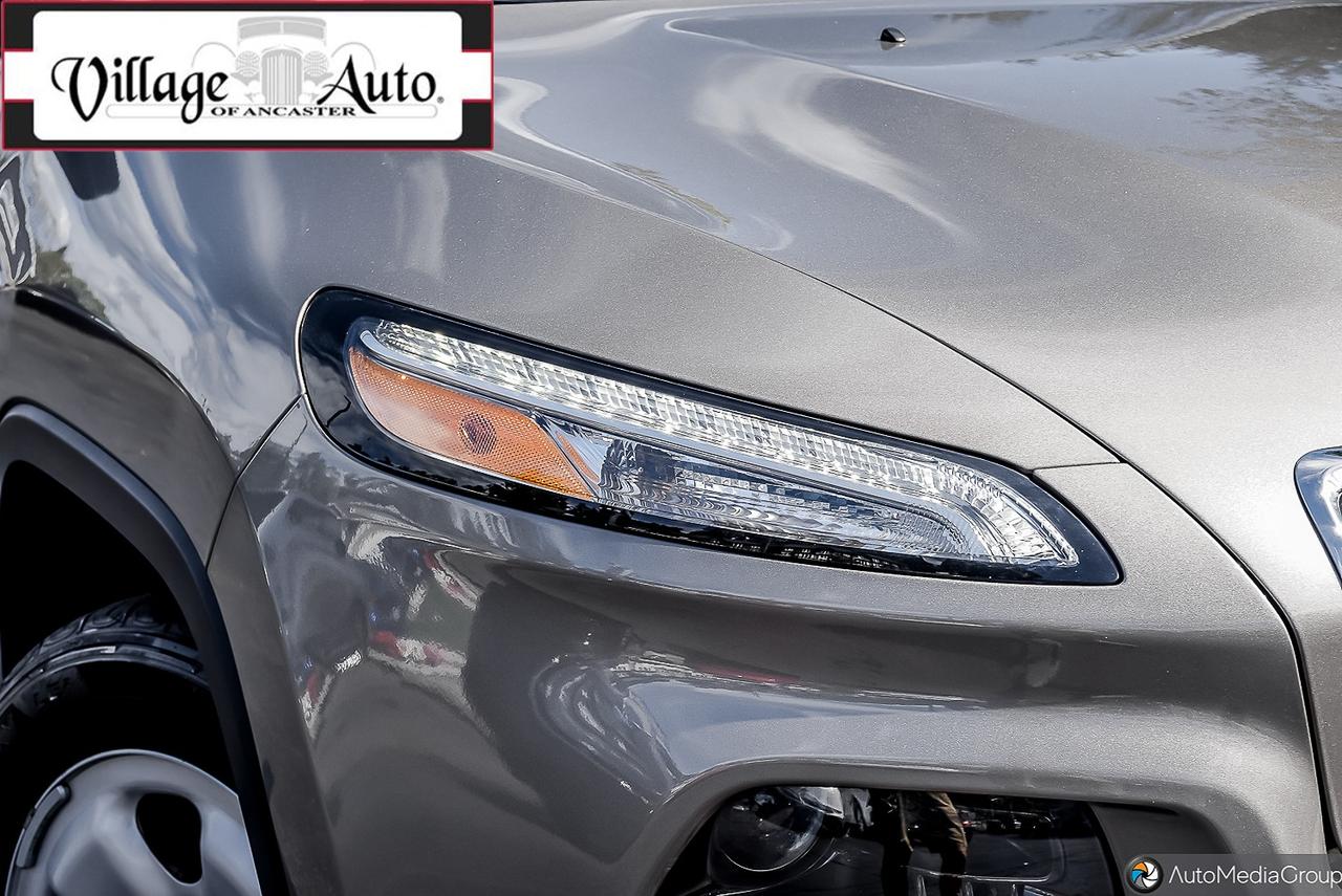 2016 Jeep Cherokee FWD 4DR SPORT Photo