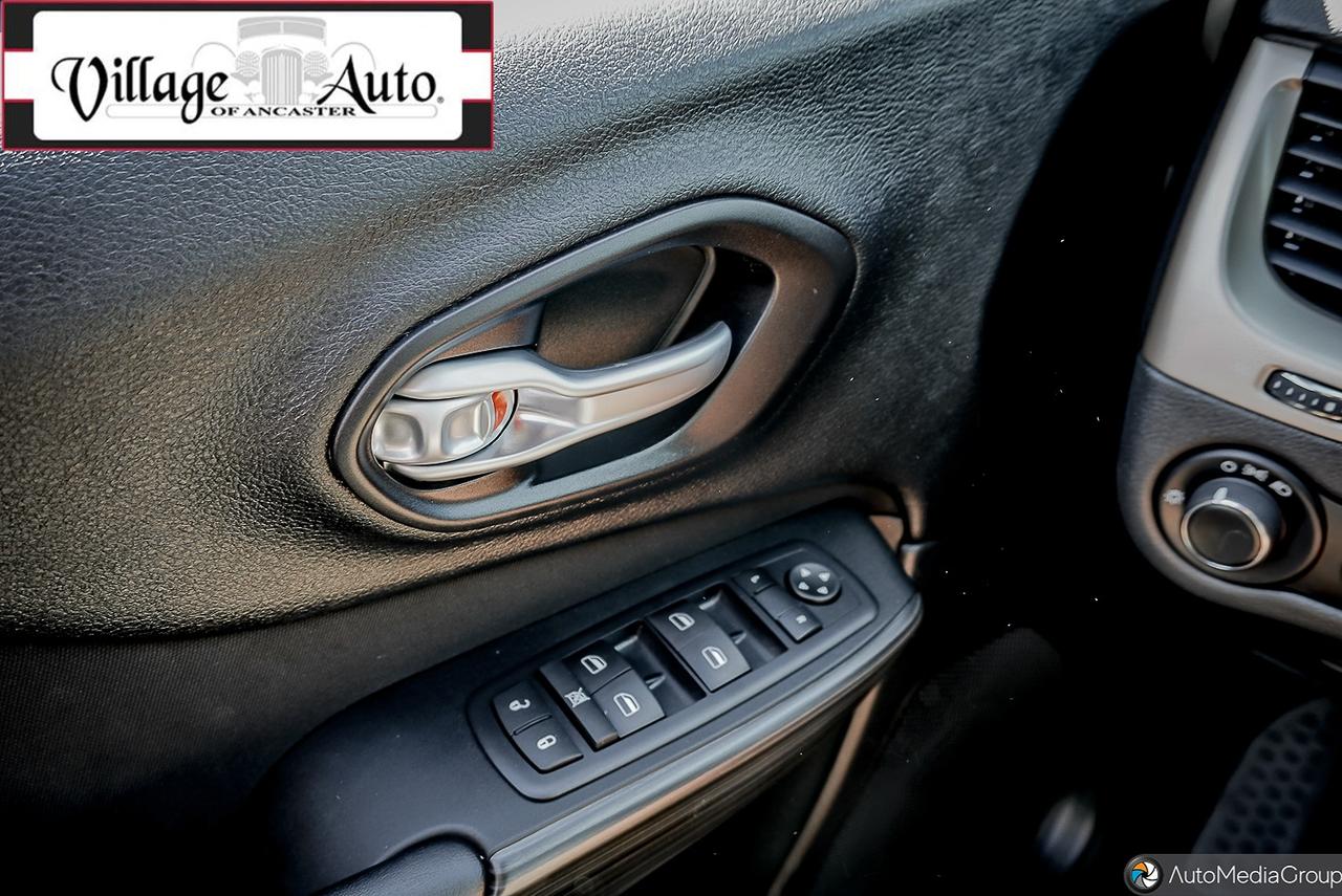 2016 Jeep Cherokee FWD 4DR SPORT Photo
