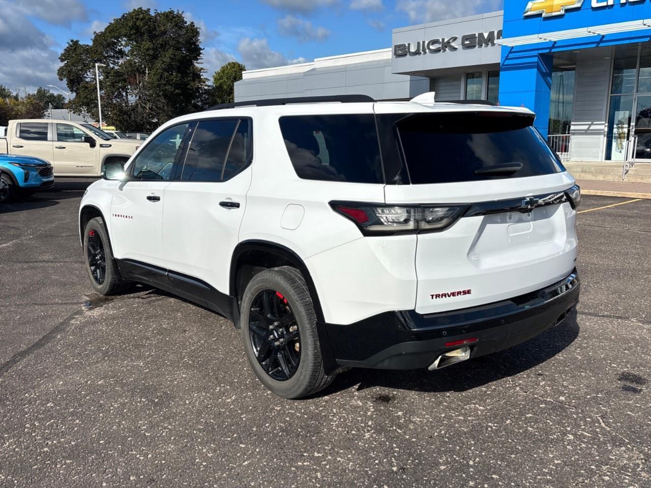 2018 Chevrolet Traverse Premier Used 7 Passenger V6 AWD SUV with Heated and Ventilated Front Seats, Heated Steering Wheel, Power Sunroof and a Colour Touchscreen Radio with Navigation and Apple CarPlay, Android Auto Photo
