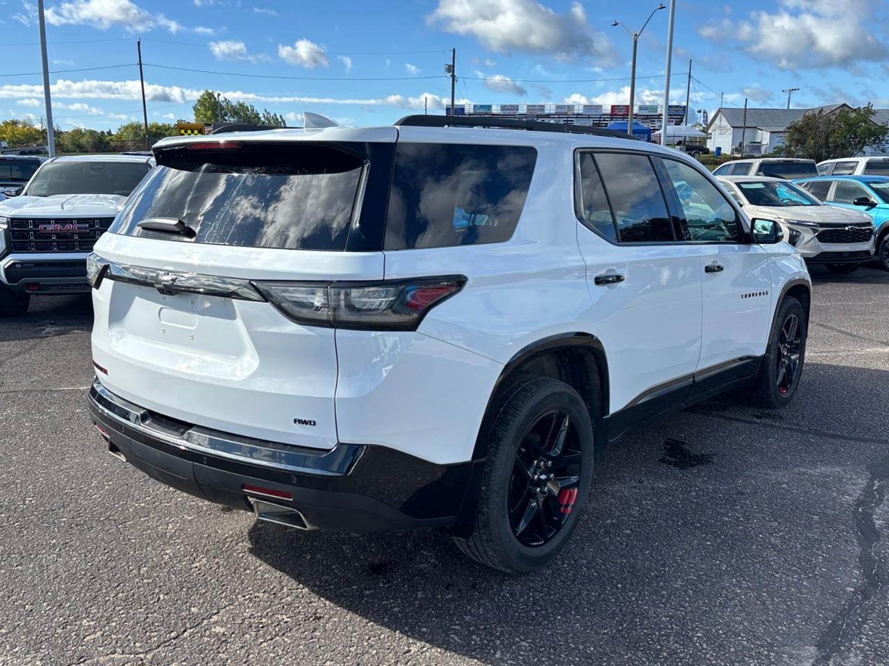 2018 Chevrolet Traverse Premier Used 7 Passenger V6 AWD SUV with Heated and Ventilated Front Seats, Heated Steering Wheel, Power Sunroof and a Colour Touchscreen Radio with Navigation and Apple CarPlay, Android Auto Photo3
