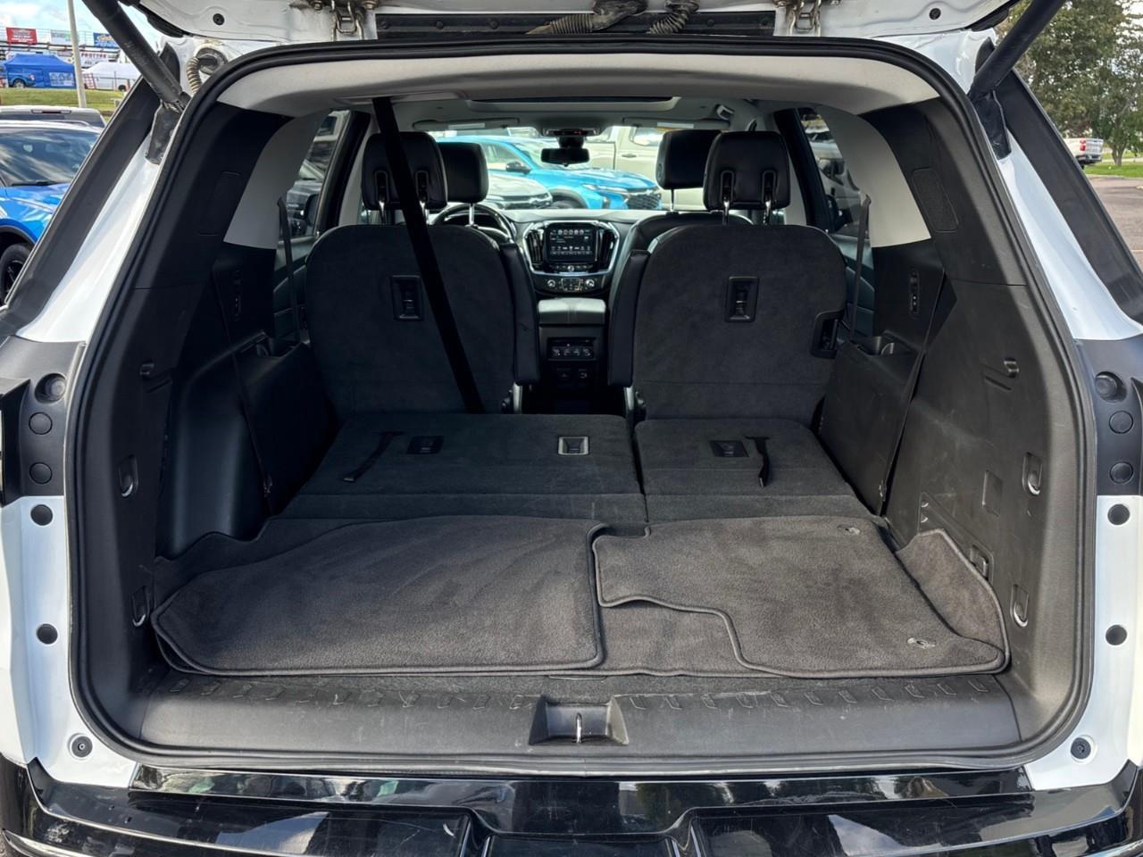 2018 Chevrolet Traverse Premier Used 7 Passenger V6 AWD SUV with Heated and Ventilated Front Seats, Heated Steering Wheel, Power Sunroof and a Colour Touchscreen Radio with Navigation and Apple CarPlay, Android Auto Photo