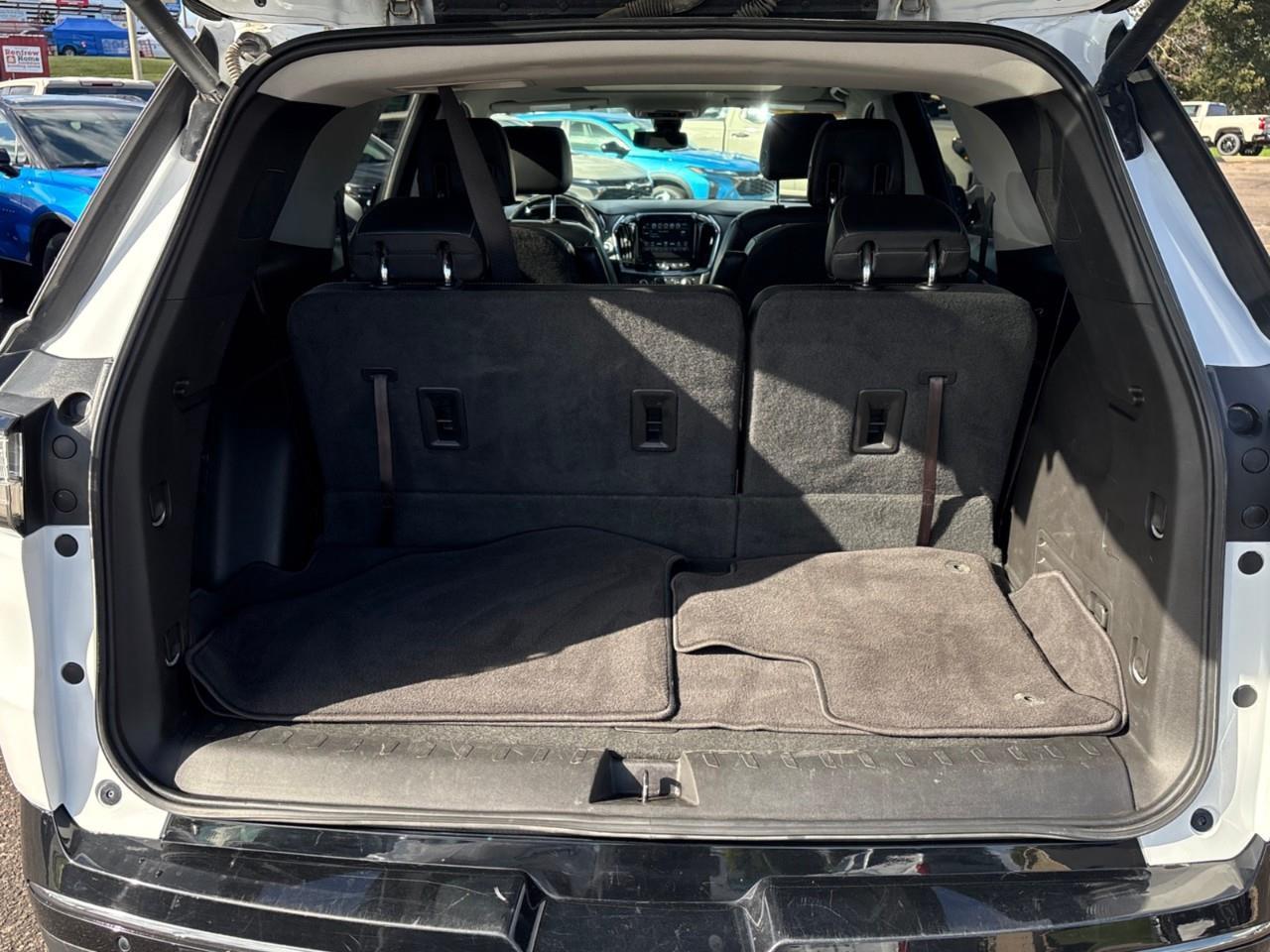 2018 Chevrolet Traverse Premier Used 7 Passenger V6 AWD SUV with Heated and Ventilated Front Seats, Heated Steering Wheel, Power Sunroof and a Colour Touchscreen Radio with Navigation and Apple CarPlay, Android Auto Photo