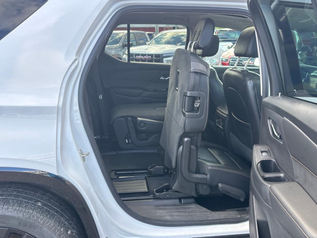 2018 Chevrolet Traverse Premier Used 7 Passenger V6 AWD SUV with Heated and Ventilated Front Seats, Heated Steering Wheel, Power Sunroof and a Colour Touchscreen Radio with Navigation and Apple CarPlay, Android Auto Photo