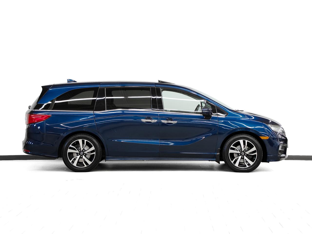 2019 Honda Odyssey TOURING | Nav | Leather | Sunroof | BSM | CarPlay Photo