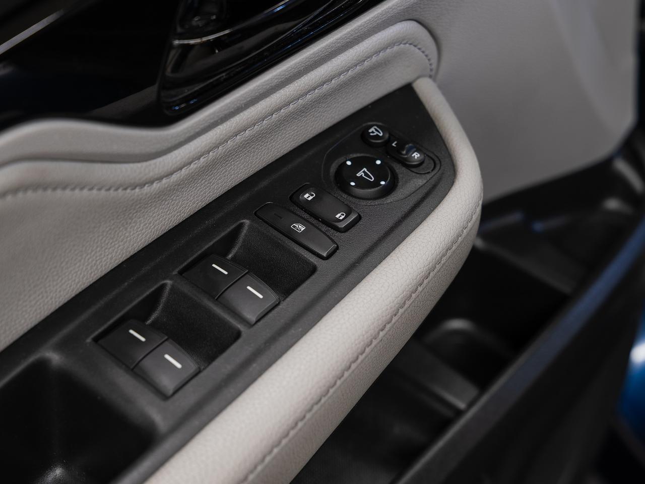2019 Honda Odyssey TOURING | Nav | Leather | Sunroof | BSM | CarPlay Photo