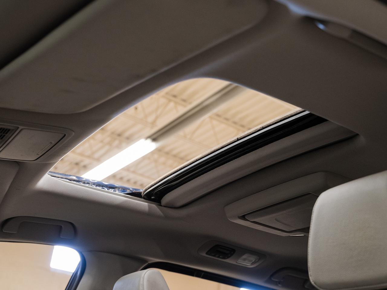 2019 Honda Odyssey TOURING | Nav | Leather | Sunroof | BSM | CarPlay Photo