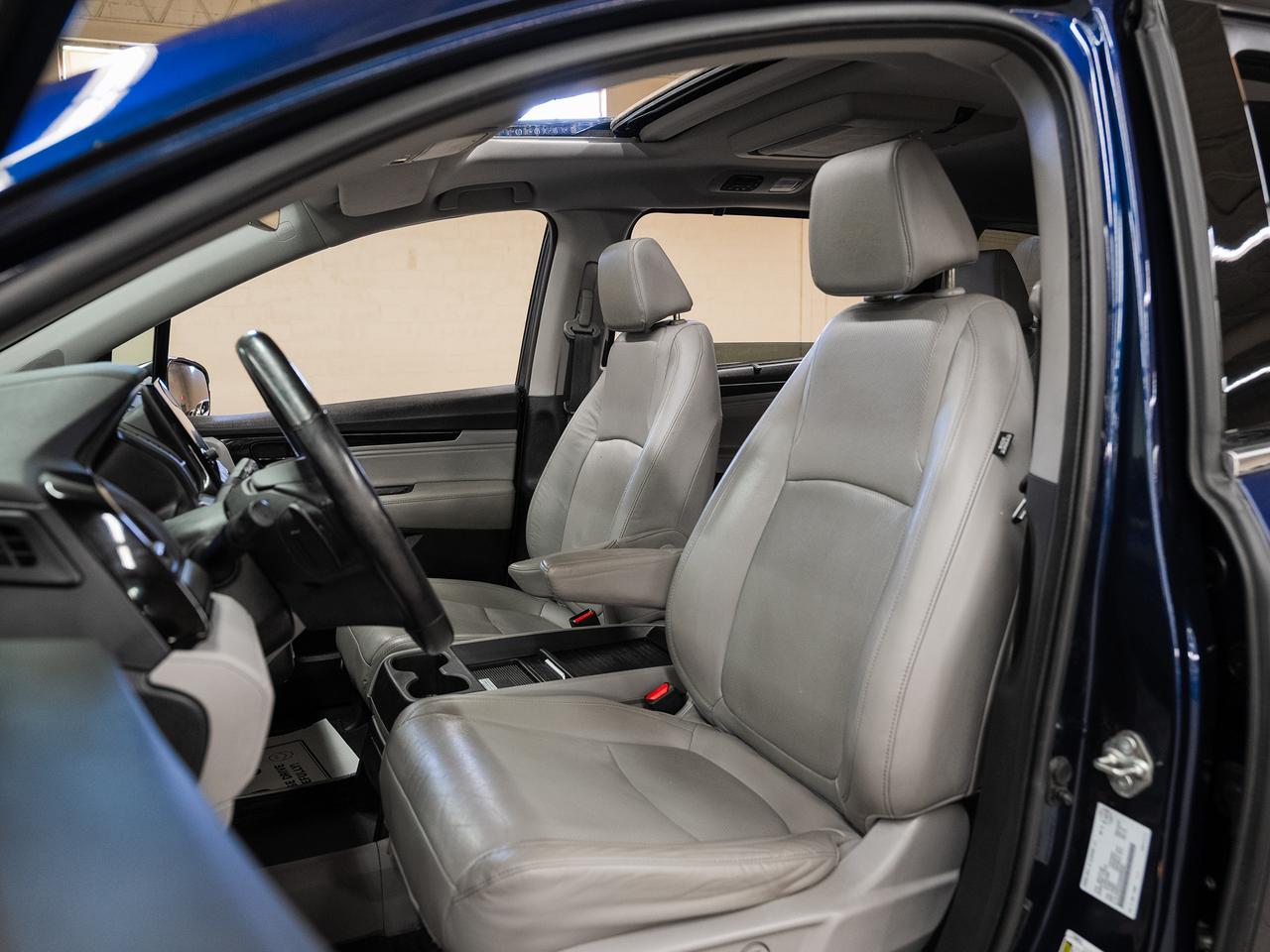 2019 Honda Odyssey TOURING | Nav | Leather | Sunroof | BSM | CarPlay Photo