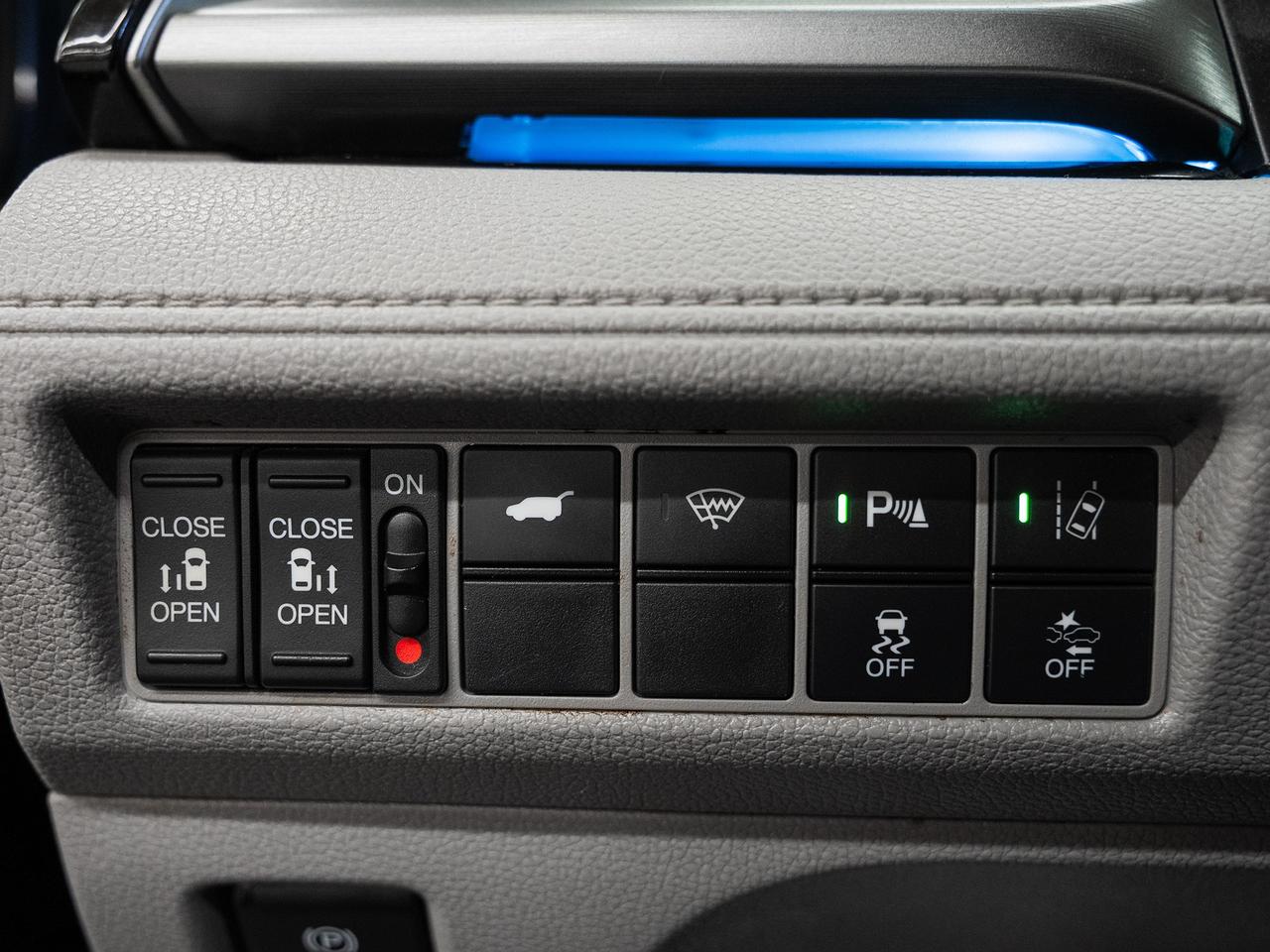 2019 Honda Odyssey TOURING | Nav | Leather | Sunroof | BSM | CarPlay Photo