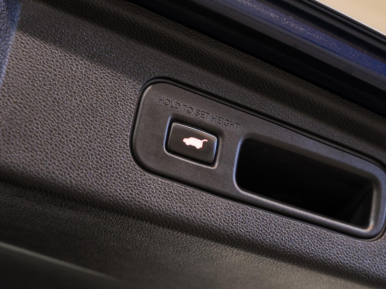 2019 Honda Odyssey TOURING | Nav | Leather | Sunroof | BSM | CarPlay Photo