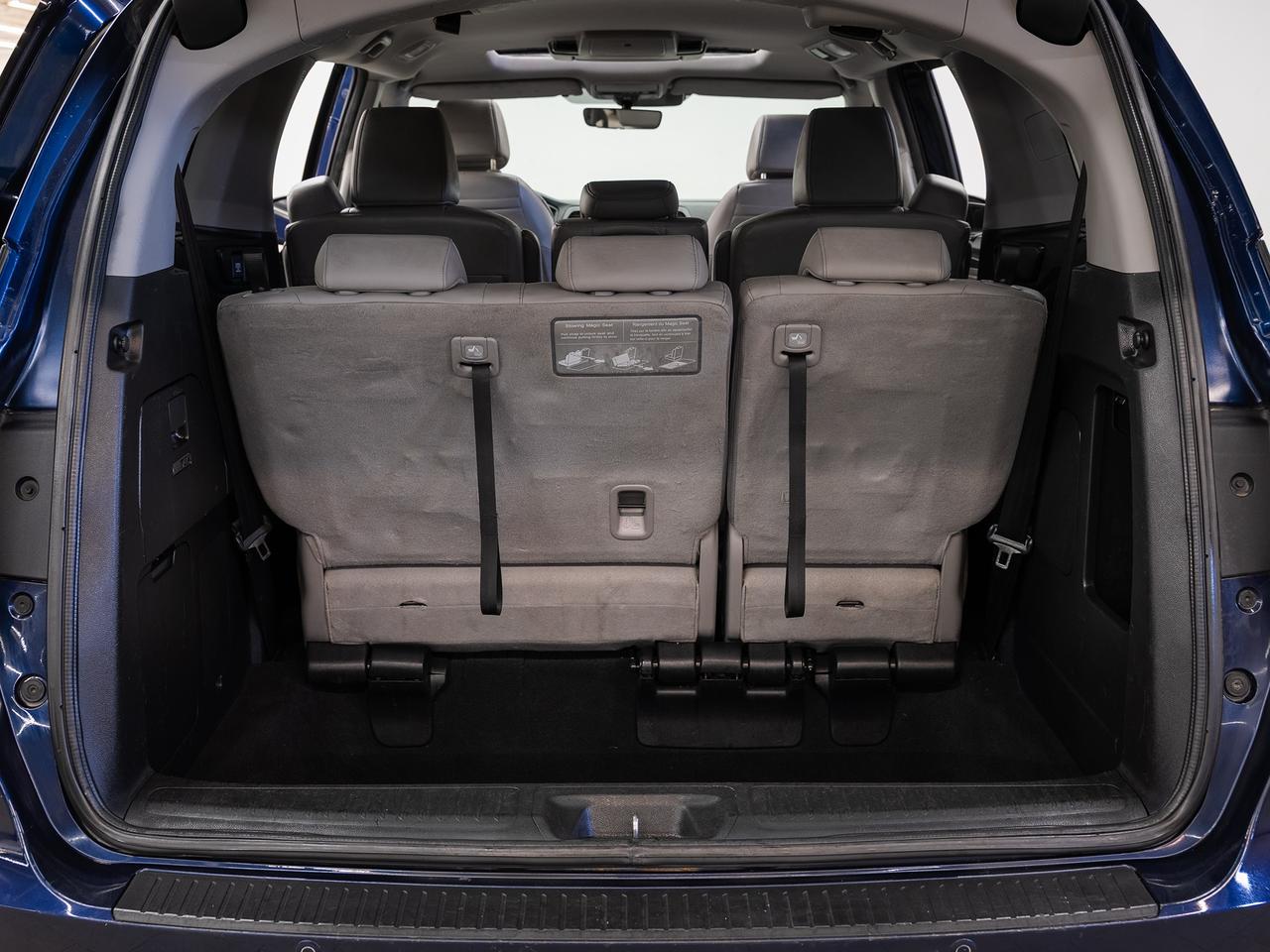 2019 Honda Odyssey TOURING | Nav | Leather | Sunroof | BSM | CarPlay Photo