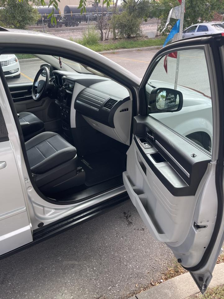 2010 Dodge Grand Caravan SE     RUST PROOFED AND UNDERCOATED Photo