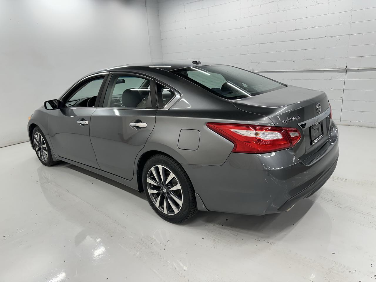 2017 Nissan Altima 2.5 SV Photo
