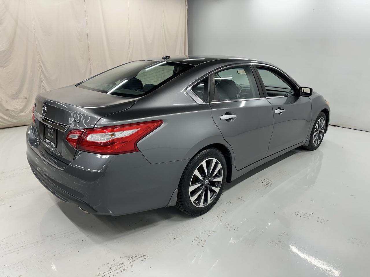 2017 Nissan Altima 2.5 SV Photo