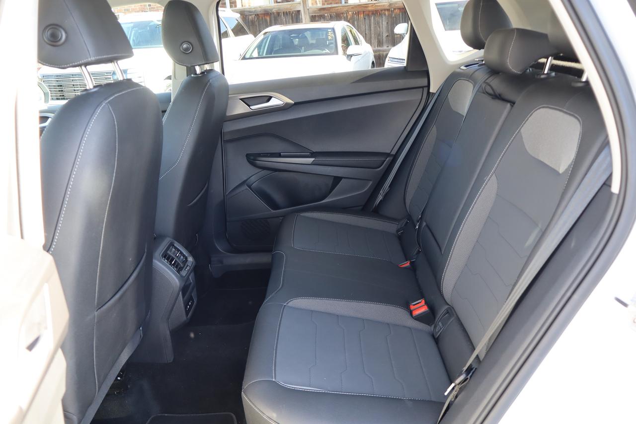 2026 Volkswagen Taos Comfortline Black Edition 4MOTION Photo