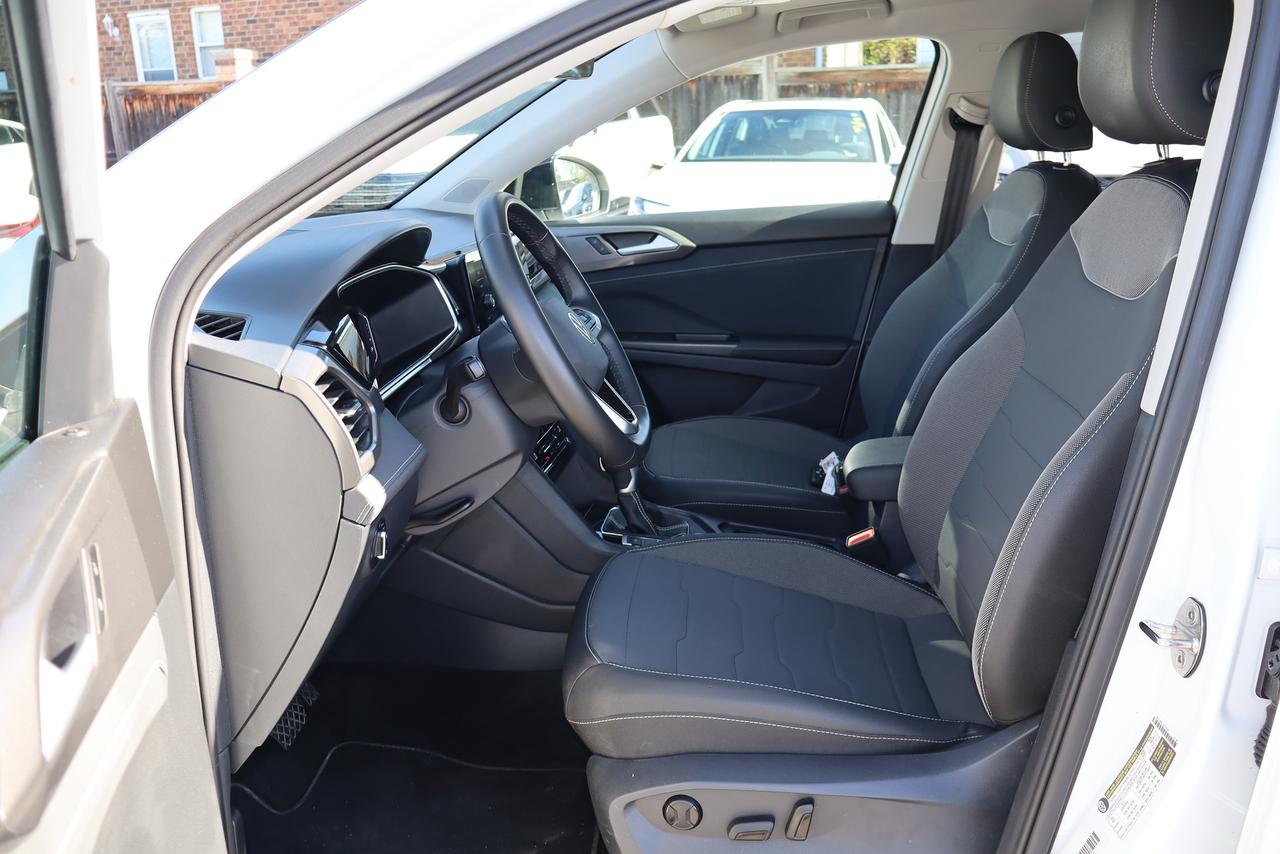 2026 Volkswagen Taos Comfortline Black Edition 4MOTION Photo
