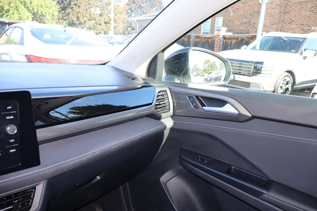 2026 Volkswagen Taos Comfortline Black Edition 4MOTION Photo