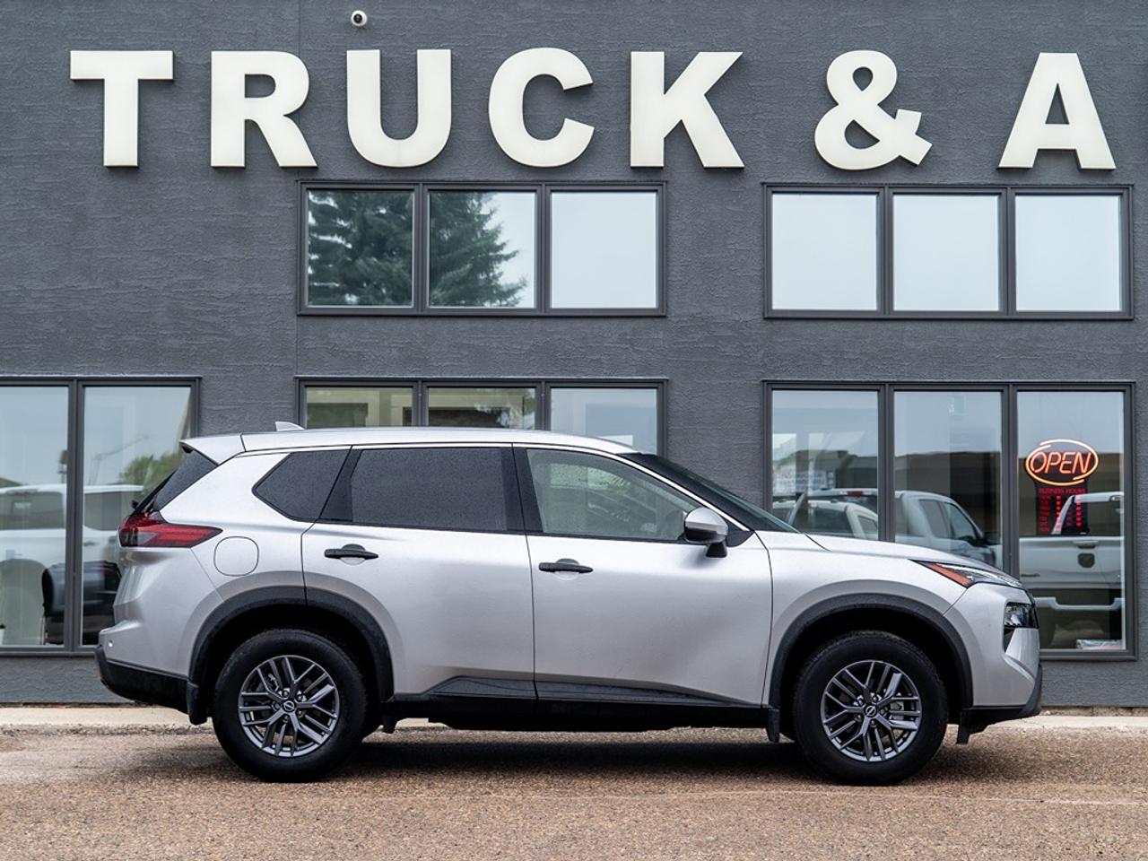 2024 Nissan Rogue AWD S Only 13,746 kms Photo4