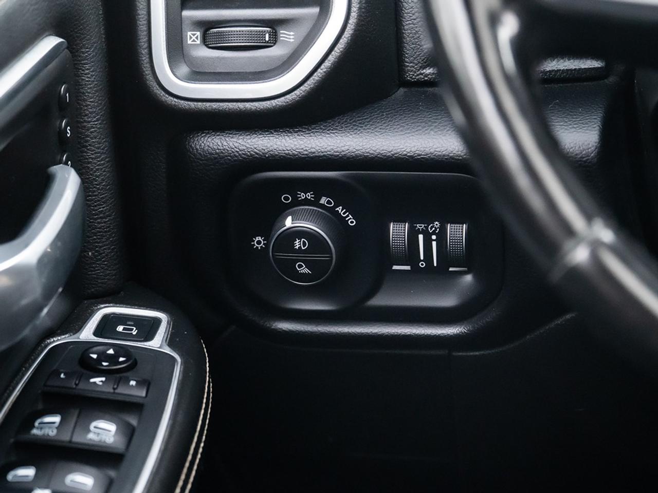 2020 RAM 3500 Laramie 4x4 Crew Cab 6'4" Box Photo34