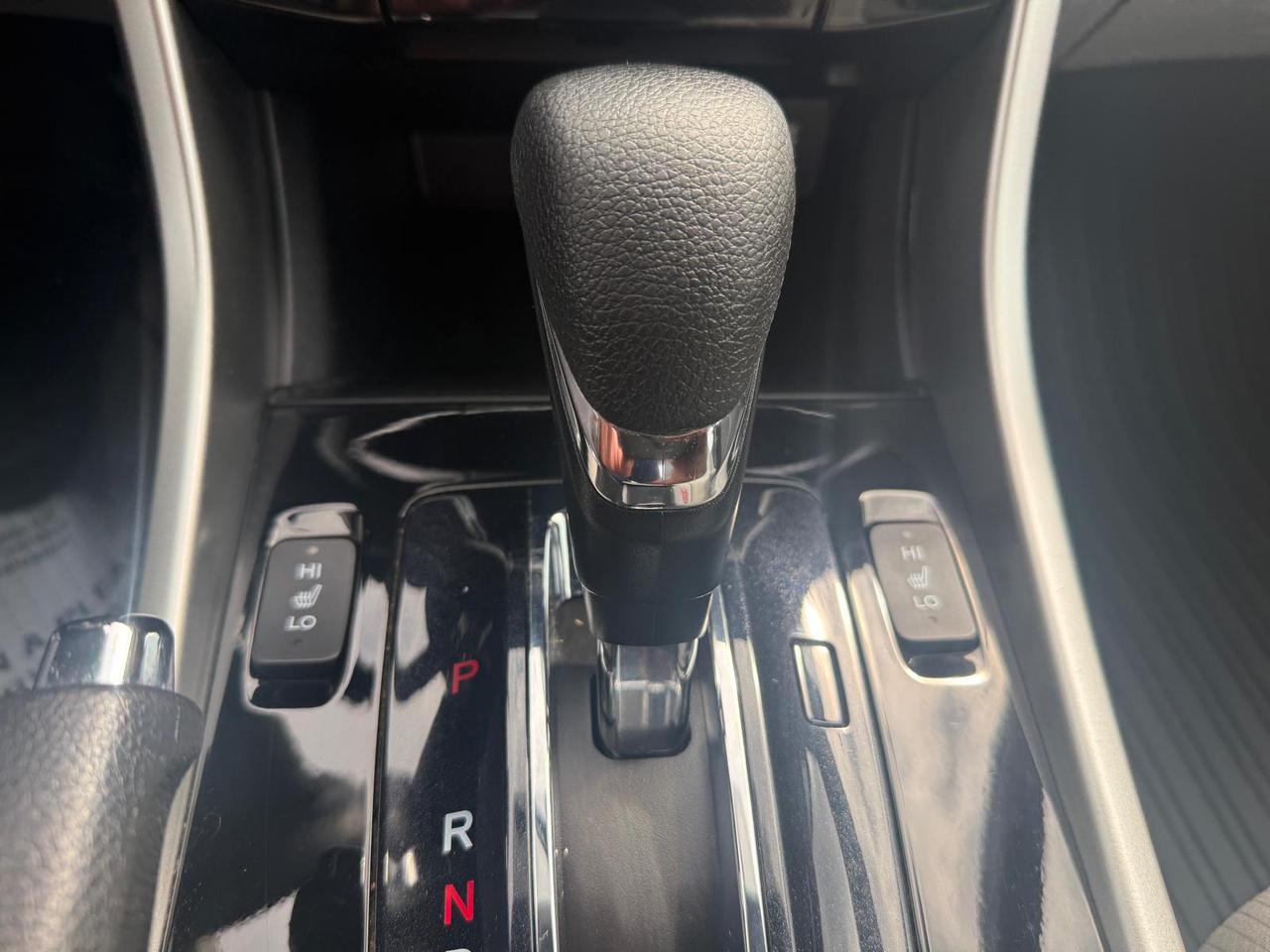 2017 Honda Accord LX / NO ACCIDENTS / PWR SEAT / REAR CAM / CRUISE Photo