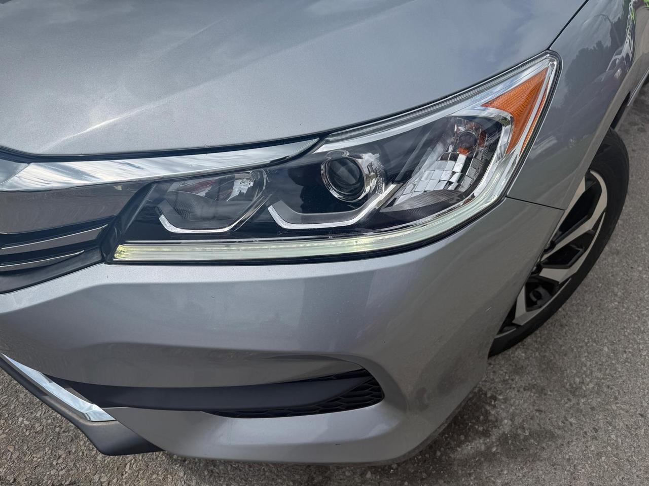 2017 Honda Accord LX / NO ACCIDENTS / PWR SEAT / REAR CAM / CRUISE Photo
